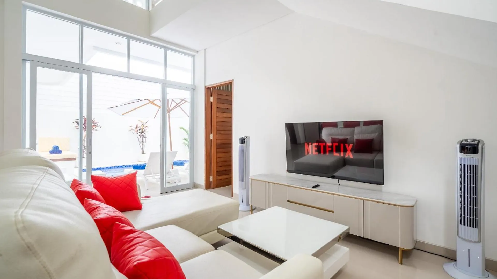 Brand New Luxury Minimalistic Villa The Toy With 3 Bedrooms Kerobokan  Kerobokan (Bali)