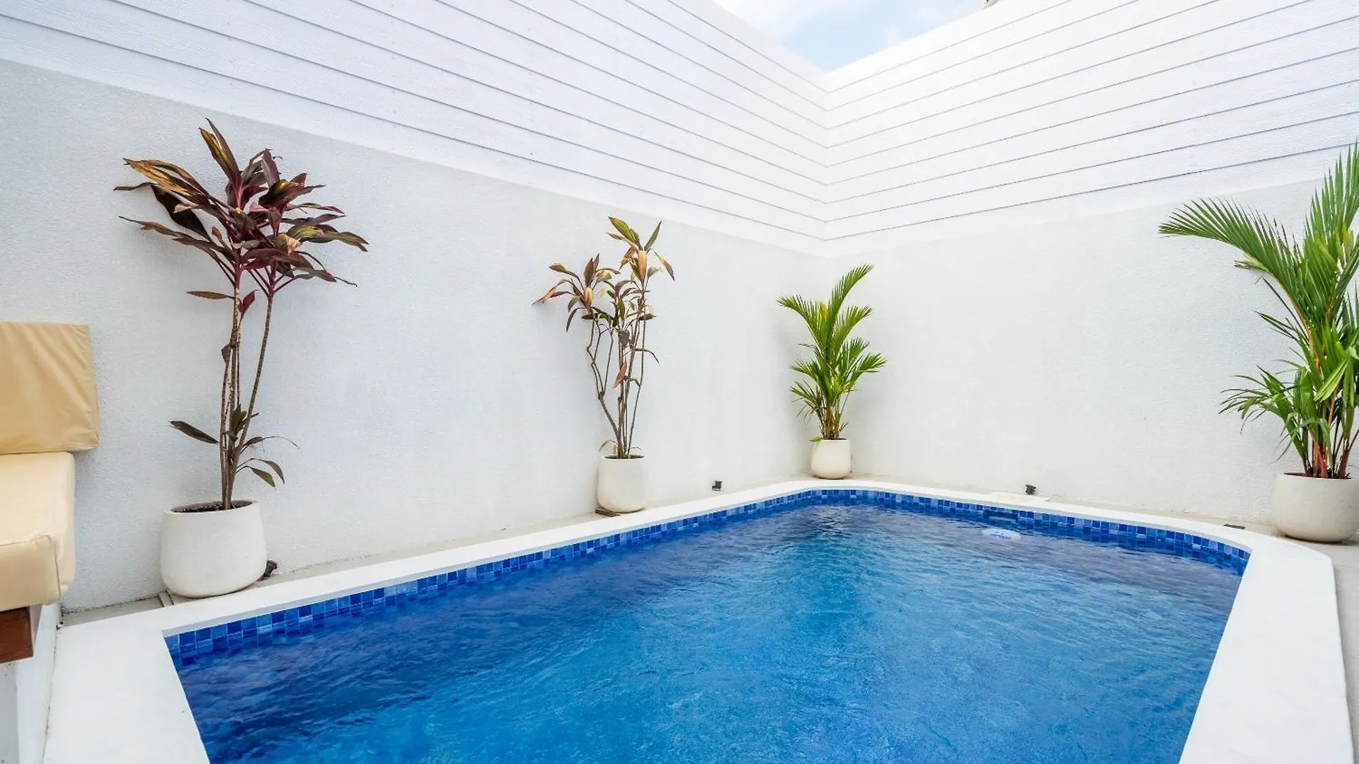 Brand New Luxury Minimalistic Villa The Toy With 3 Bedrooms Kerobokan 0*,  Indonésie