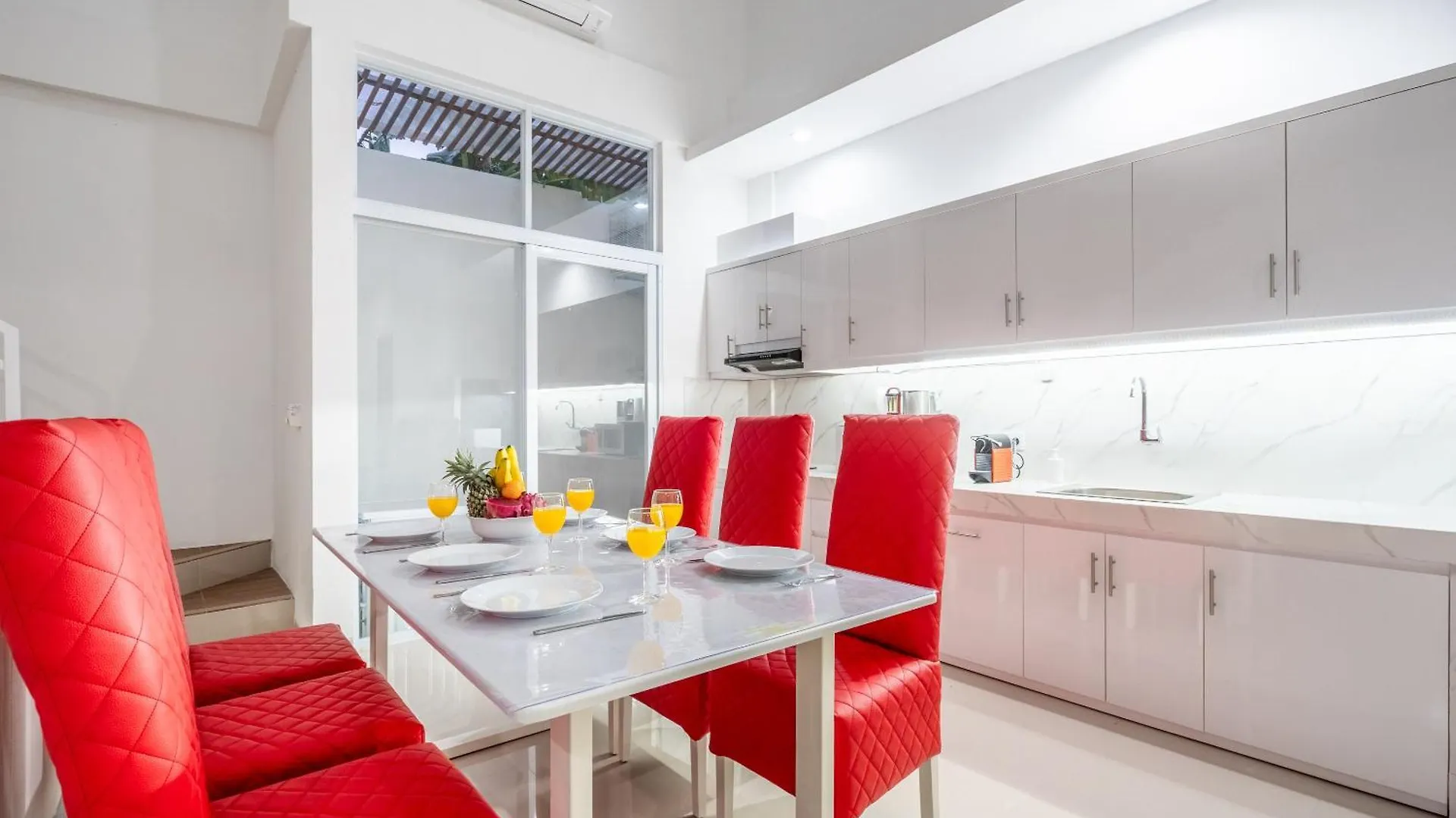 Brand New Luxury Minimalistic Villa The Toy With 3 Bedrooms Kerobokan 0*,  Indonésie